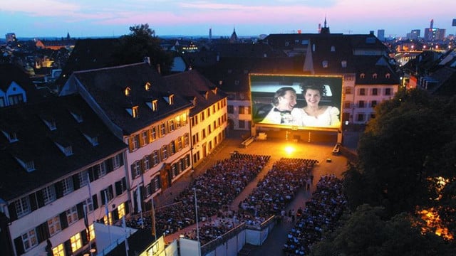 Das Allianz OpenAir Kino auf dem Münsterplatz.